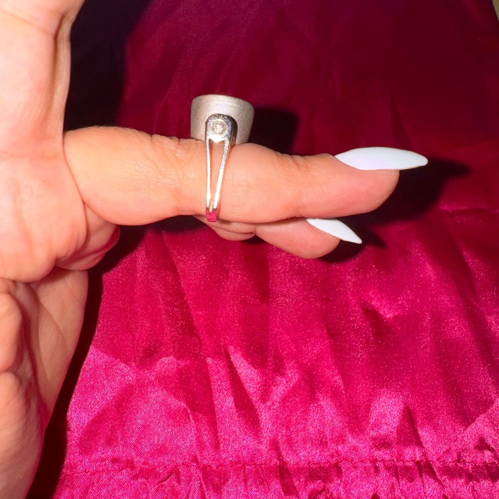 Beautiful Ring - Picture 5 of 8